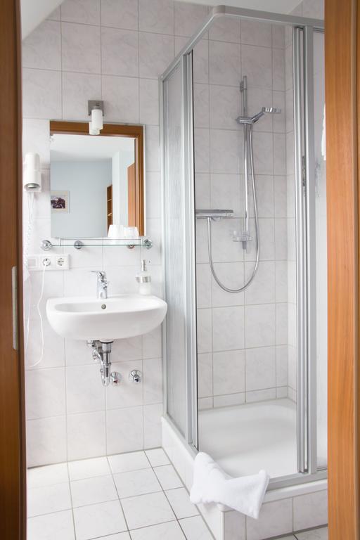 Gaestehaus Zur Kurve Цирндорф Номер фото