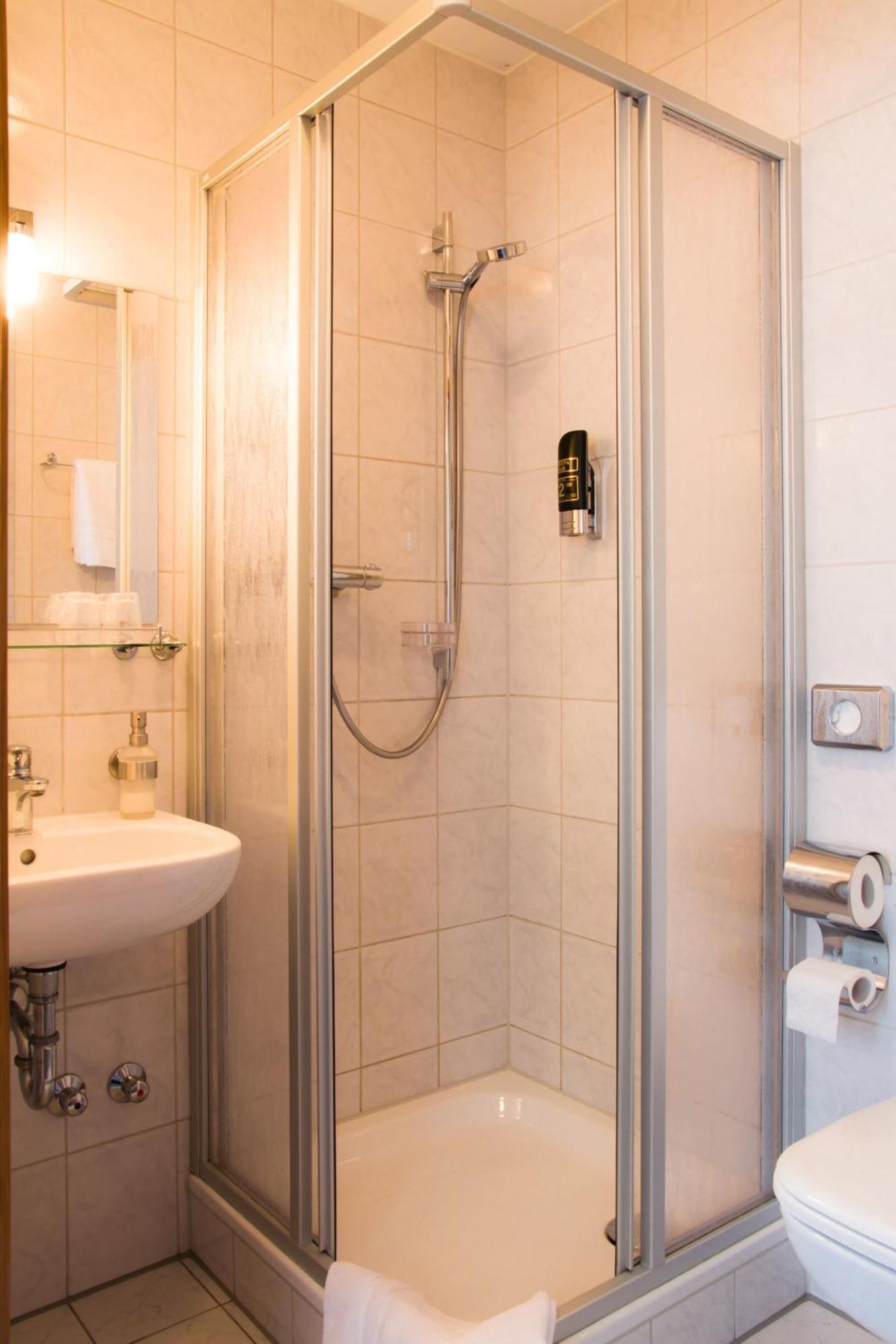 Gaestehaus Zur Kurve Цирндорф Номер фото