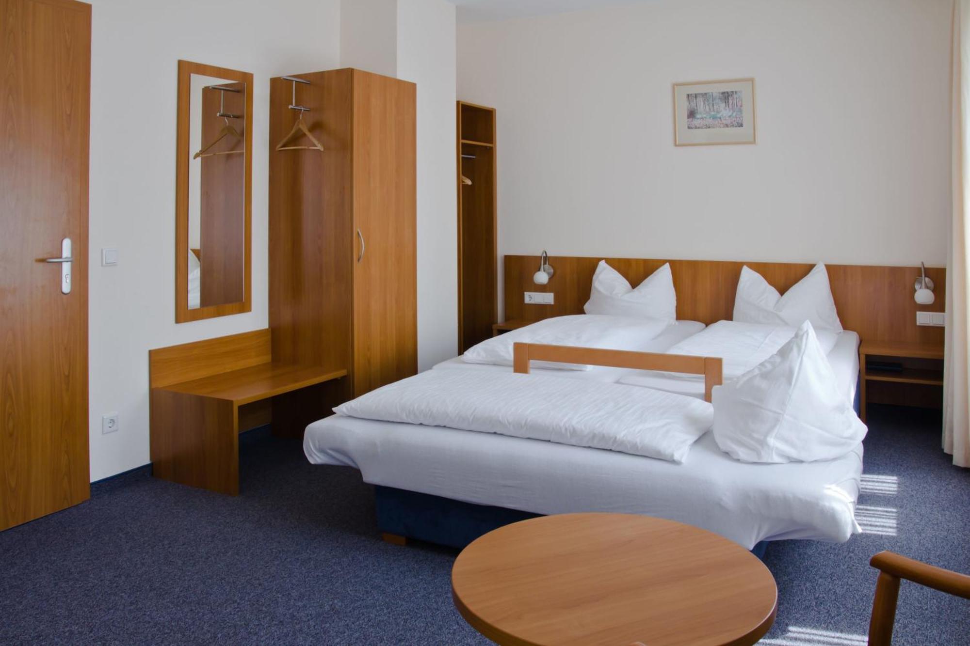 Gaestehaus Zur Kurve Цирндорф Номер фото