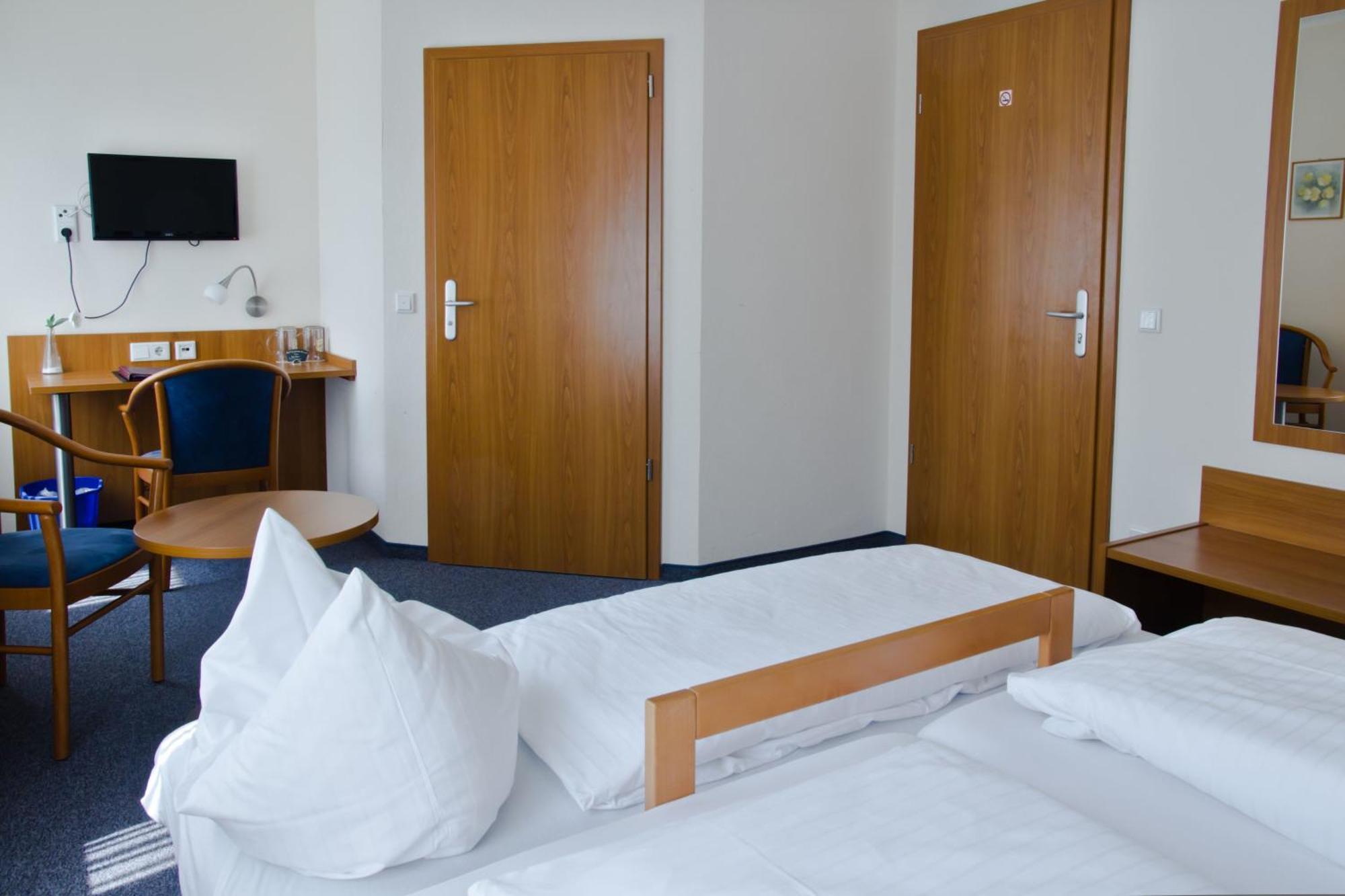 Gaestehaus Zur Kurve Цирндорф Номер фото