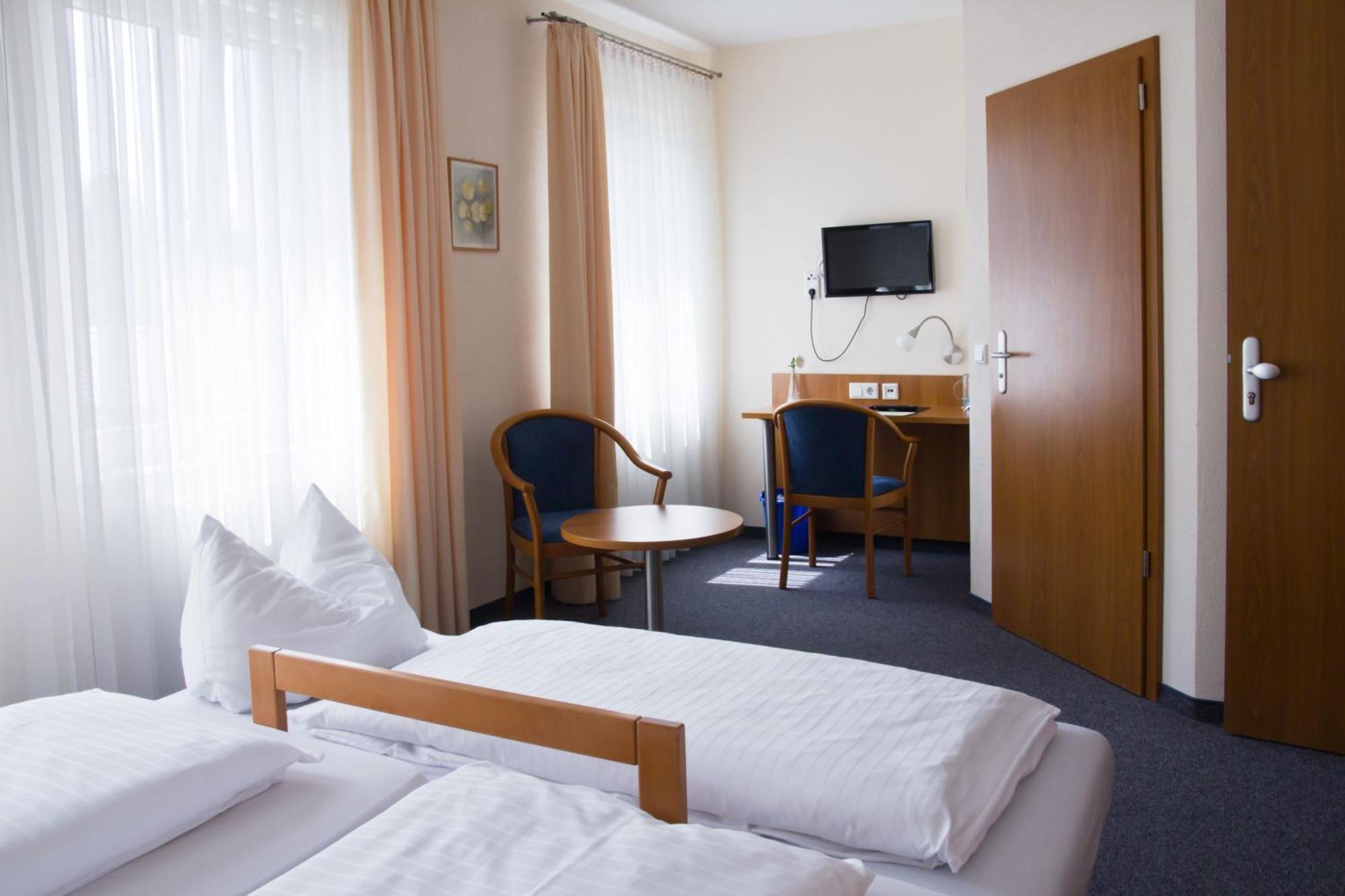 Gaestehaus Zur Kurve Цирндорф Номер фото