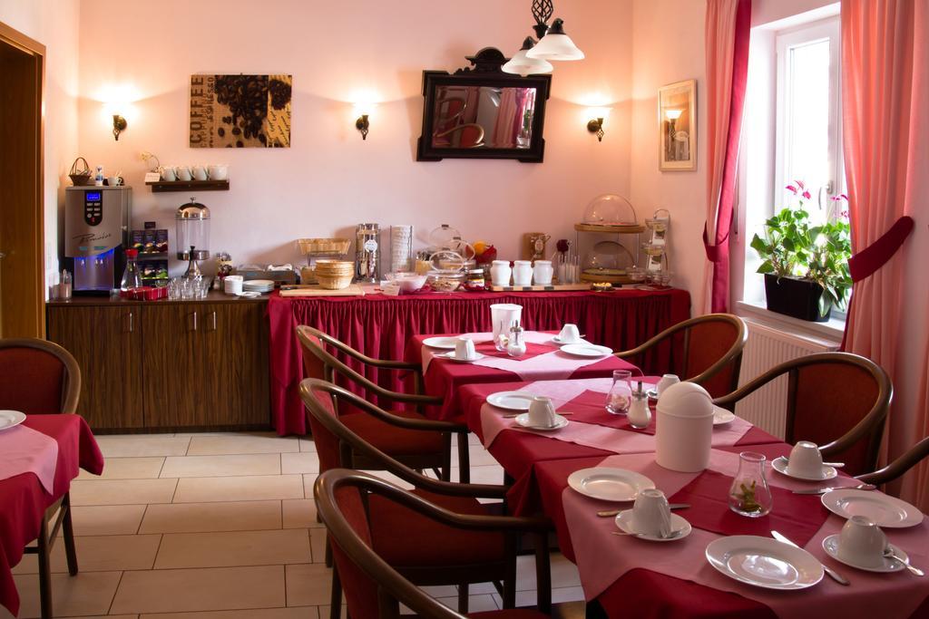 Gaestehaus Zur Kurve Цирндорф Экстерьер фото