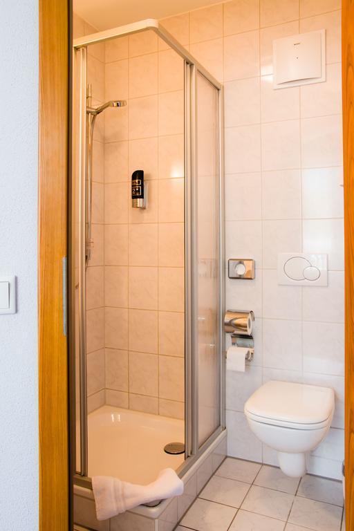 Gaestehaus Zur Kurve Цирндорф Номер фото